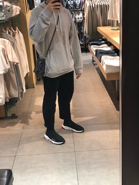 「UNIQLO（ユニクロ）のアイテム（スラックス、ブラック系）」を使った、hitmanbamさん（メンズ・173cm）の冬コーディネート