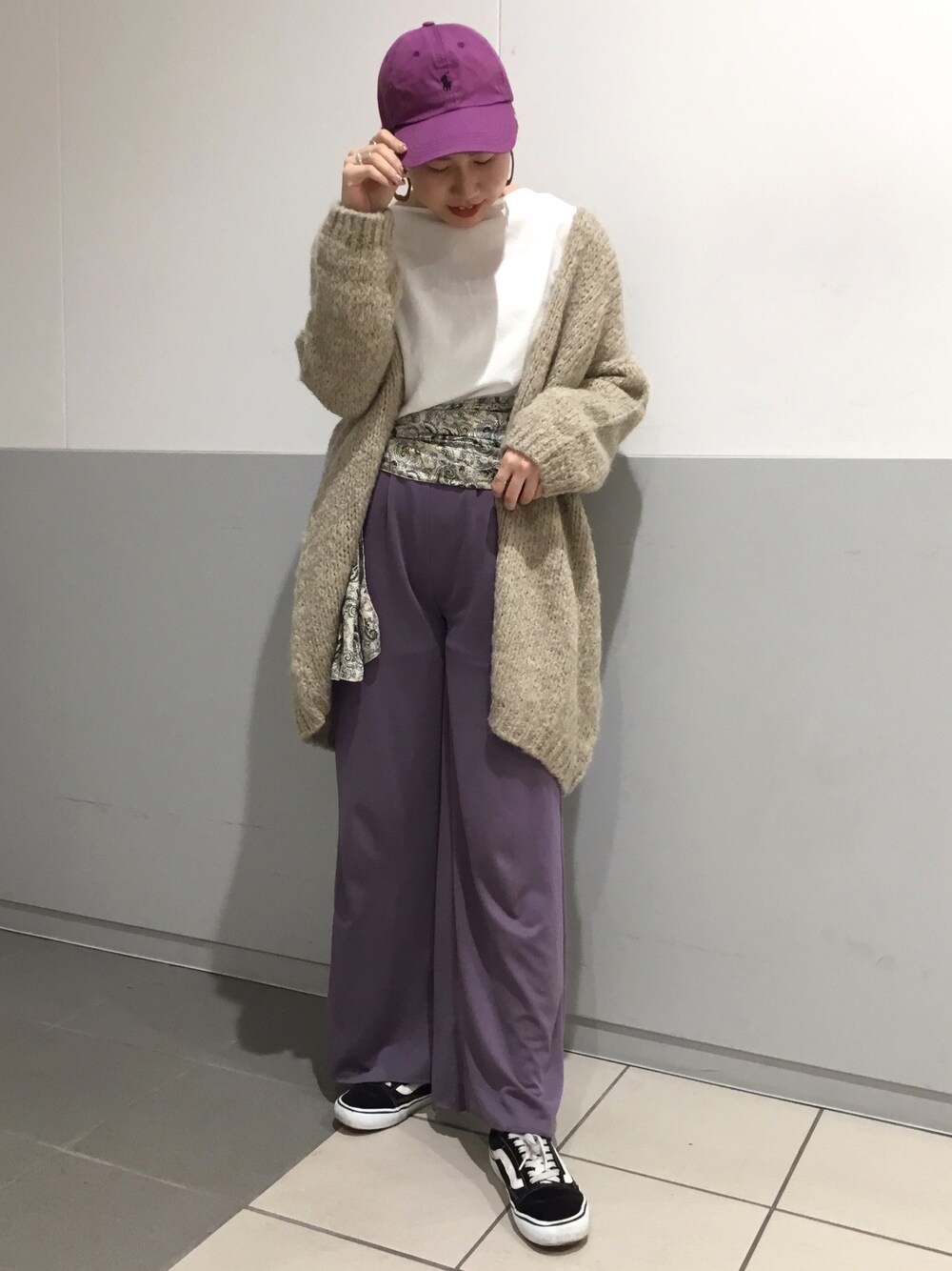 「wearhalloween2019、秋冬コーデ、大人カジュアル、パンツスタイル、オトナ女子、ootd、カジュアル、お洒落さんとつながりたい、Kastane、JOURNAL STANDARD relume」｜「Kastaneのイージーカットパンツ（その他パンツ、パープル系）」を使った、ちゃんりさ◎さん（レディース・160cm）の秋コーディネートの1枚目の写真