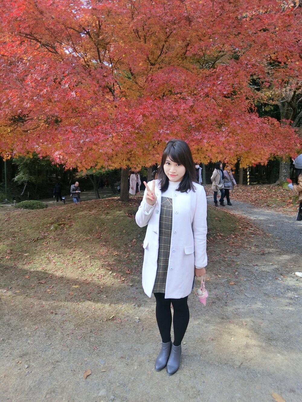 「kyoto」｜「SNIDELのアイテム（サロペット/オーバーオール、ゴールド系）」を使った、无心傻兔さん（レディース・168cm）の冬コーディネートの1枚目の写真