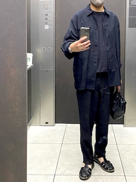 「COMOLI（コモリ）のアイテム（スラックス）」を使った、isohさん（メンズ・174cm）の春コーディネート