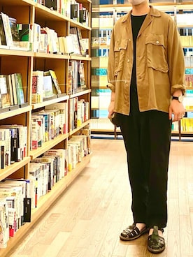 「COMOLI（コモリ）のアイテム（スラックス）」を使った、isohさん（メンズ・174cm）の春コーディネート