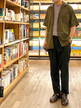 「COMOLI（コモリ）のアイテム（スラックス）」を使った、isohさん（メンズ・174cm）の夏コーディネート