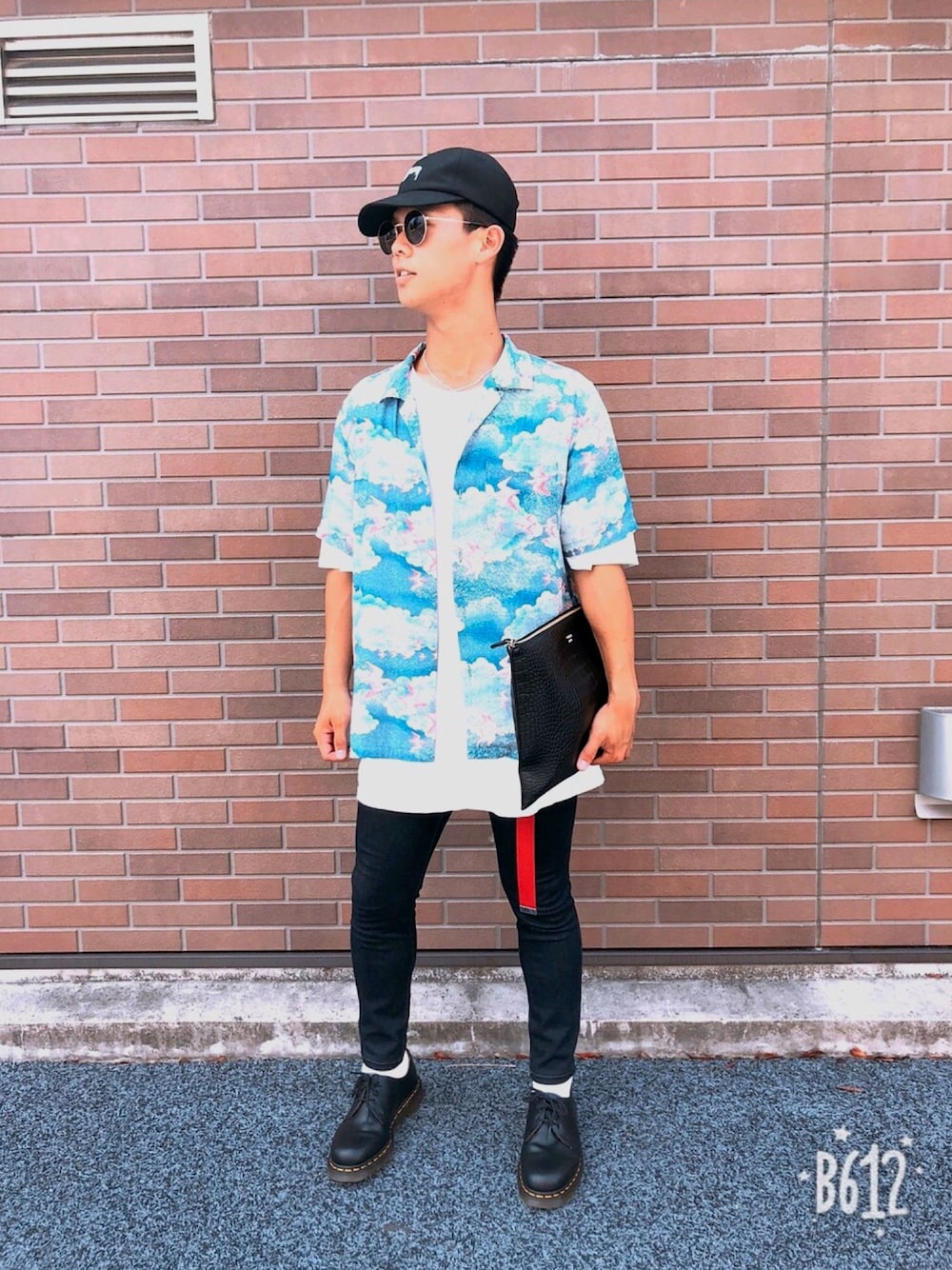「カジュアル、ビッグシルエット、おしゃれさんと繋がりたい、オープンカラーシャツ、スキニーデニム」｜「STUSSYのBasic Logo Strapback Cap（キャップ、ブラック系）」を使った、たっくんさん（メンズ・167cm）の夏コーディネートの1枚目の写真