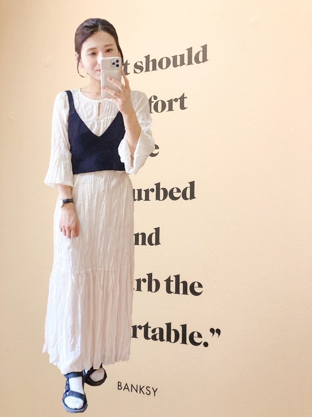 「カジュアル、大人女子、シンプルコーデ、ロングワンピース、ワンピース、サンダル、サンダルに靴下、いいね、save、フォローお願いします🤑、おしゃれさんと繋がりたい」｜「LOWRYS FARMの【セットアイテム】ニットビスチェ２ＰＴＥＥ　887403（Tシャツ/カットソー、ブラック系）」を使った、ゆうきさん（レディース・154cm）の夏コーディネートの1枚目の写真