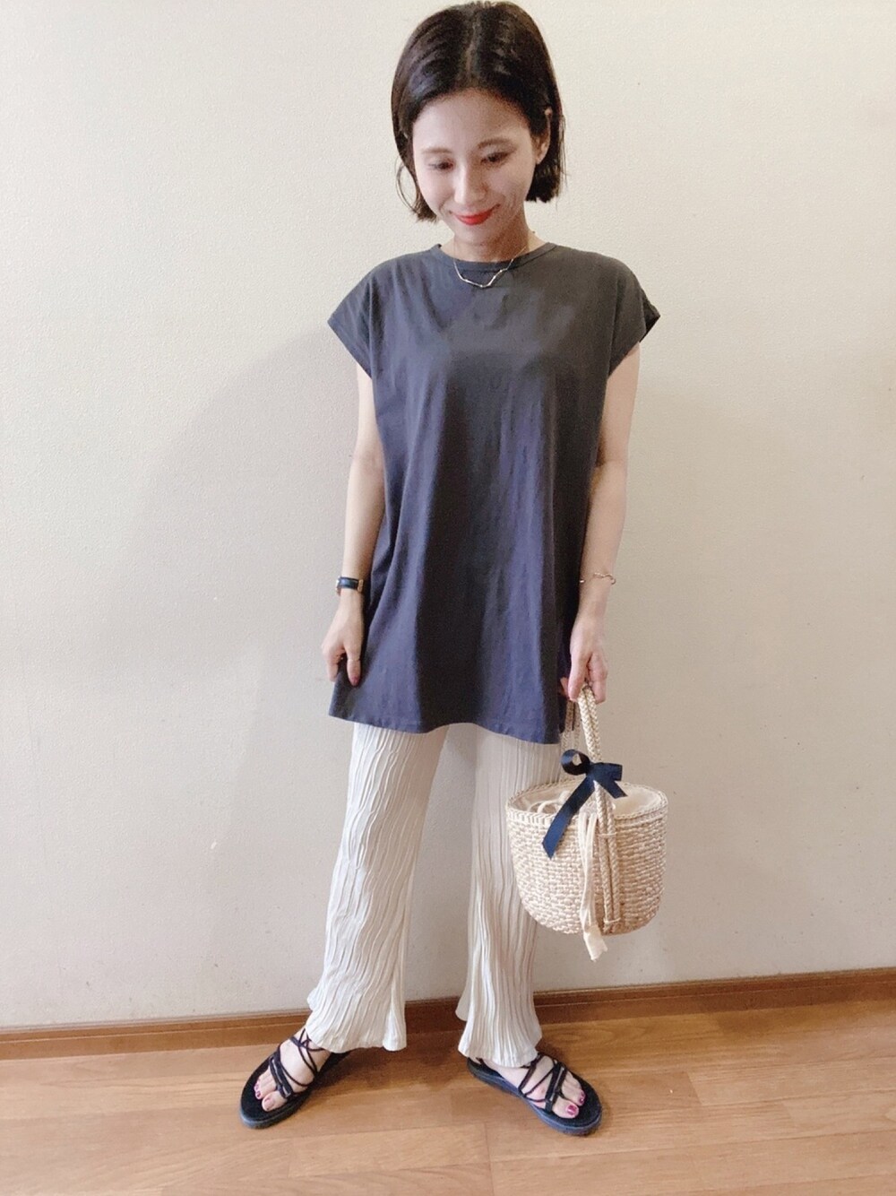 「モノトーン、パンツスタイル、オトナカジュアル、ナチュラル、カジュアル、夏コーデ、おしゃれさんと繋がりたい、シンプル、ootd」｜「LOWRYS FARMの【セットアイテム】ニットビスチェ２ＰＴＥＥ　887403（Tシャツ/カットソー、ブラック系）」を使った、ゆうきさん（レディース・154cm）の夏コーディネートの1枚目の写真