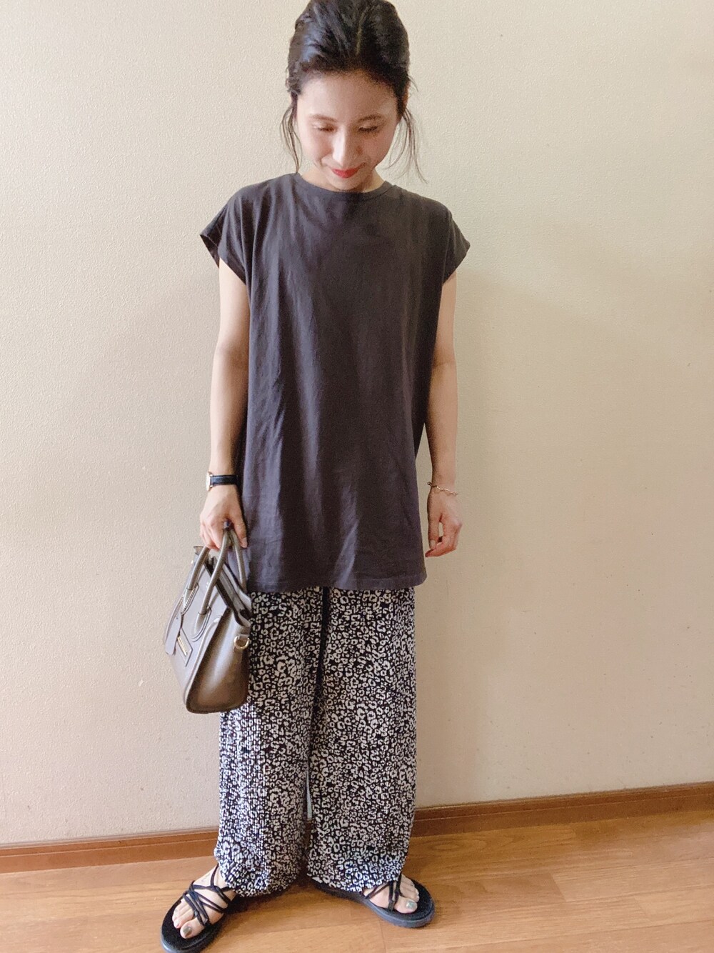「シンプル、夏、休日コーデ、カジュアルコーデ、ラクチンコーデ、ootd、お洒落さんとつながりたい、いいね、save、フォローお願いします🤑、低身長」｜「LOWRYS FARMの【セットアイテム】ニットビスチェ２ＰＴＥＥ　887403（Tシャツ/カットソー、ブラック系）」を使った、ゆうきさん（レディース・154cm）の夏コーディネートの1枚目の写真