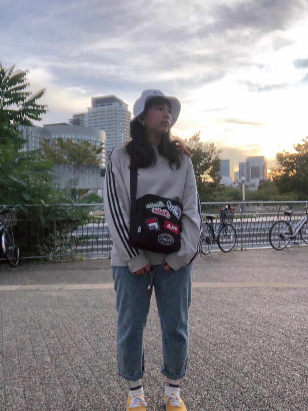 「古着MIX、秋のコーデ、大阪、天満」｜「FILAのアイテム（ショルダーバッグ、ブラック系）」を使った、さおさん（レディース・156cm）の秋コーディネートの1枚目の写真