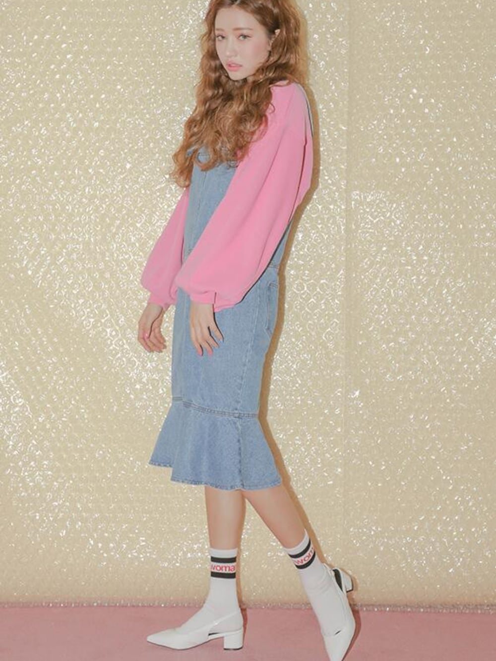 「スウェット、STYLENANDA、トップス、 シンプルコーデ、 大人カジュアル、 スタイルナンダ、 はるコーデ」｜「STYLENANDAのソリッドカラースウェット（スウェット、ピンク系）」を使った、STYLENANDAさん（レディース・164cm）の春コーディネートの1枚目の写真