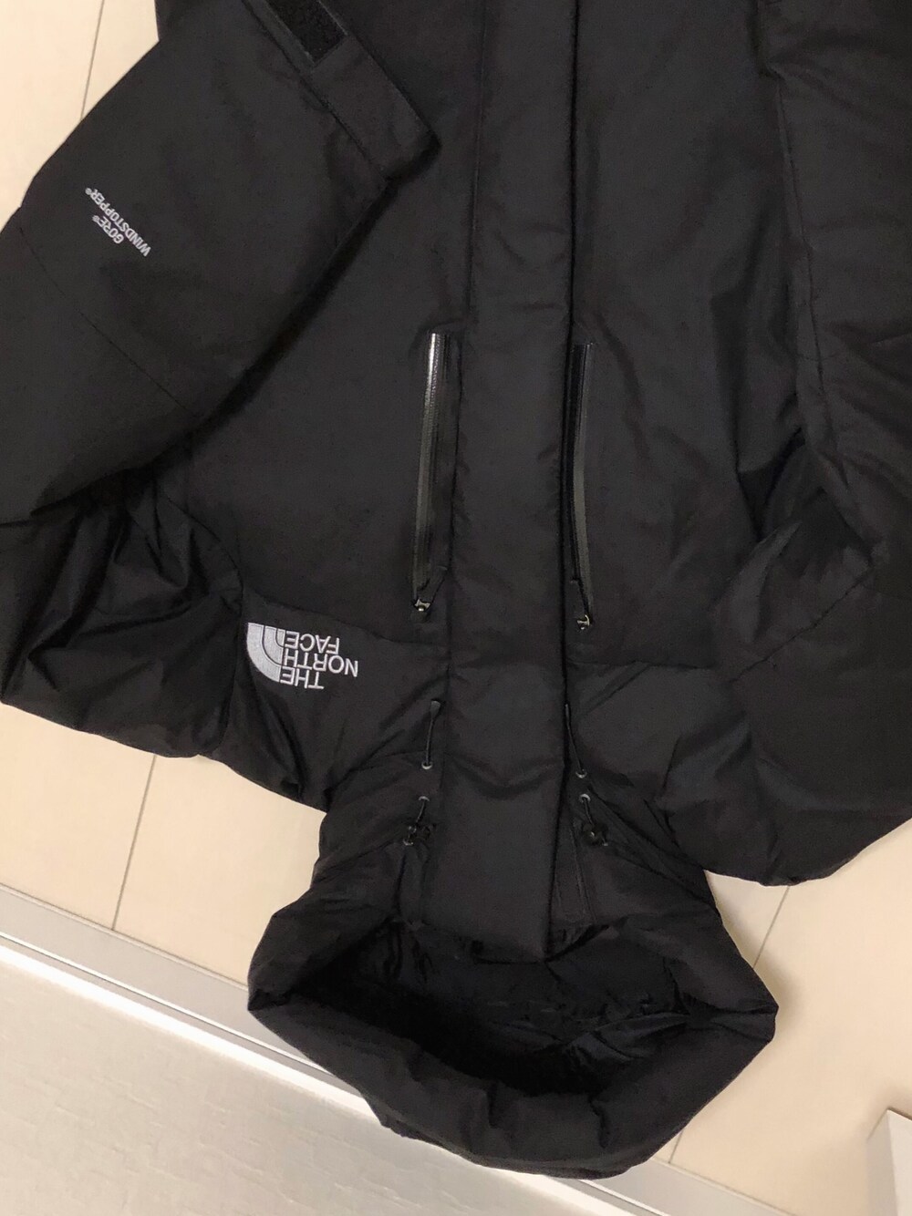 「ノースフェイス、寒い日はこれ」｜「THE NORTH FACEのアイテム（ダウンジャケット/コート、ブラック系）」を使った、ぇむさん（レディース・162cm）の秋コーディネートの1枚目の写真