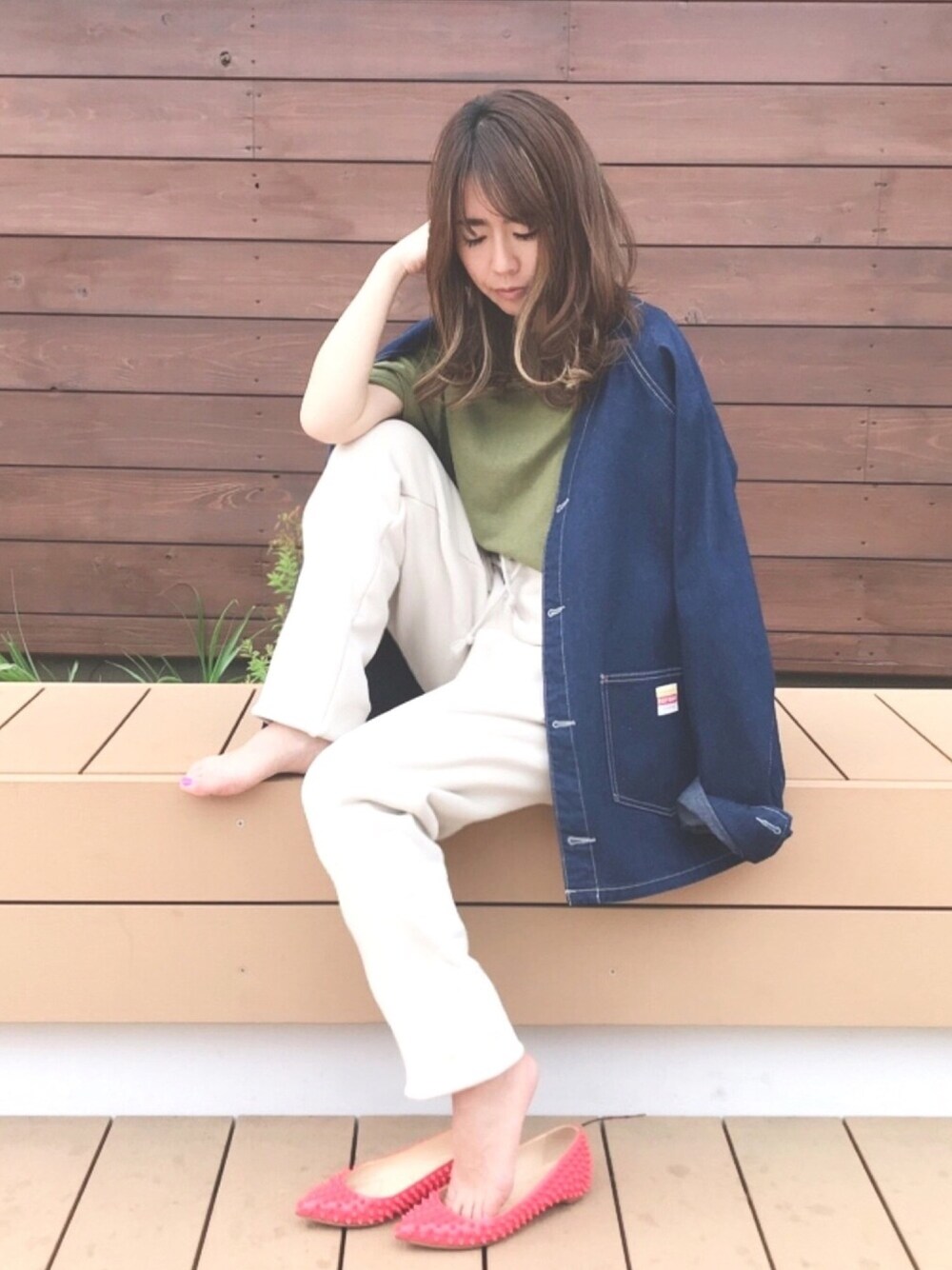 「デニムジャケット、カバーオール、オーバーサイズ、白いパンツ、スエットパンツ、低身長、オトナカジュアル、ゆるT、おしゃれさんと繋がりたい、おうちファッション」｜「PAYDAYの【PAYDAY / ペイデイ】メンズ Basic E/JKT ベーシックEジャケット（カバーオール、ブルー系）」を使った、mauuuuoさん（レディース・150cm）の春コーディネートの1枚目の写真