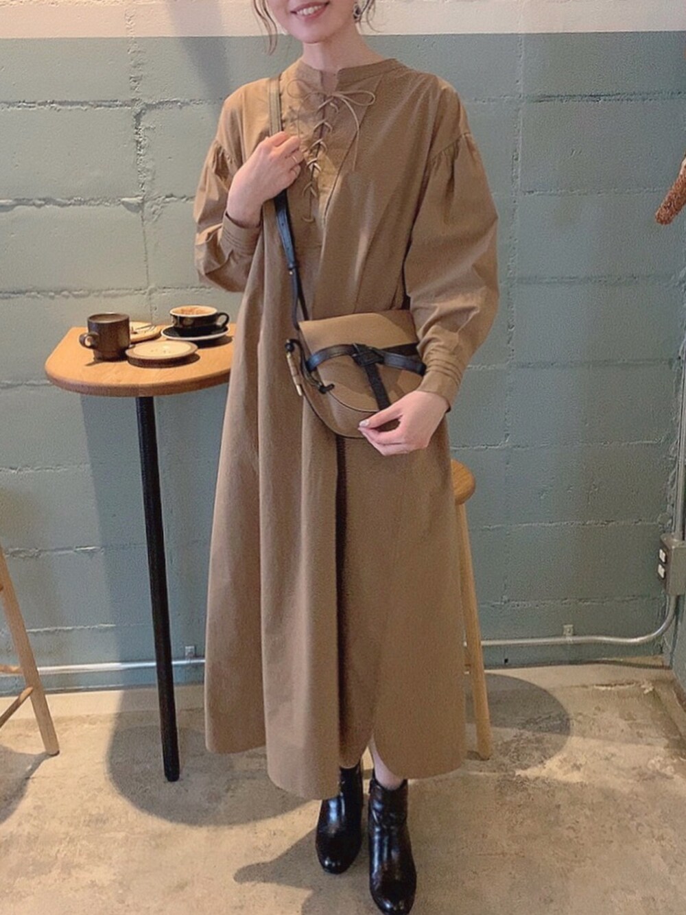 「シャツワンピ、シャツワンピース、willfully、ブーツ、LOEWE、ロエベ、Loewe gate bag、ワンピース、秋コーデ、ブラウンコーデ」｜「LOEWEのLoewe - Gate Small Grained Leather Cross Body Bag - Womens - Brown Multi（ショルダーバッグ、ブラウン系）」を使った、モモコさん（レディース・165cm）の秋コーディネートの1枚目の写真