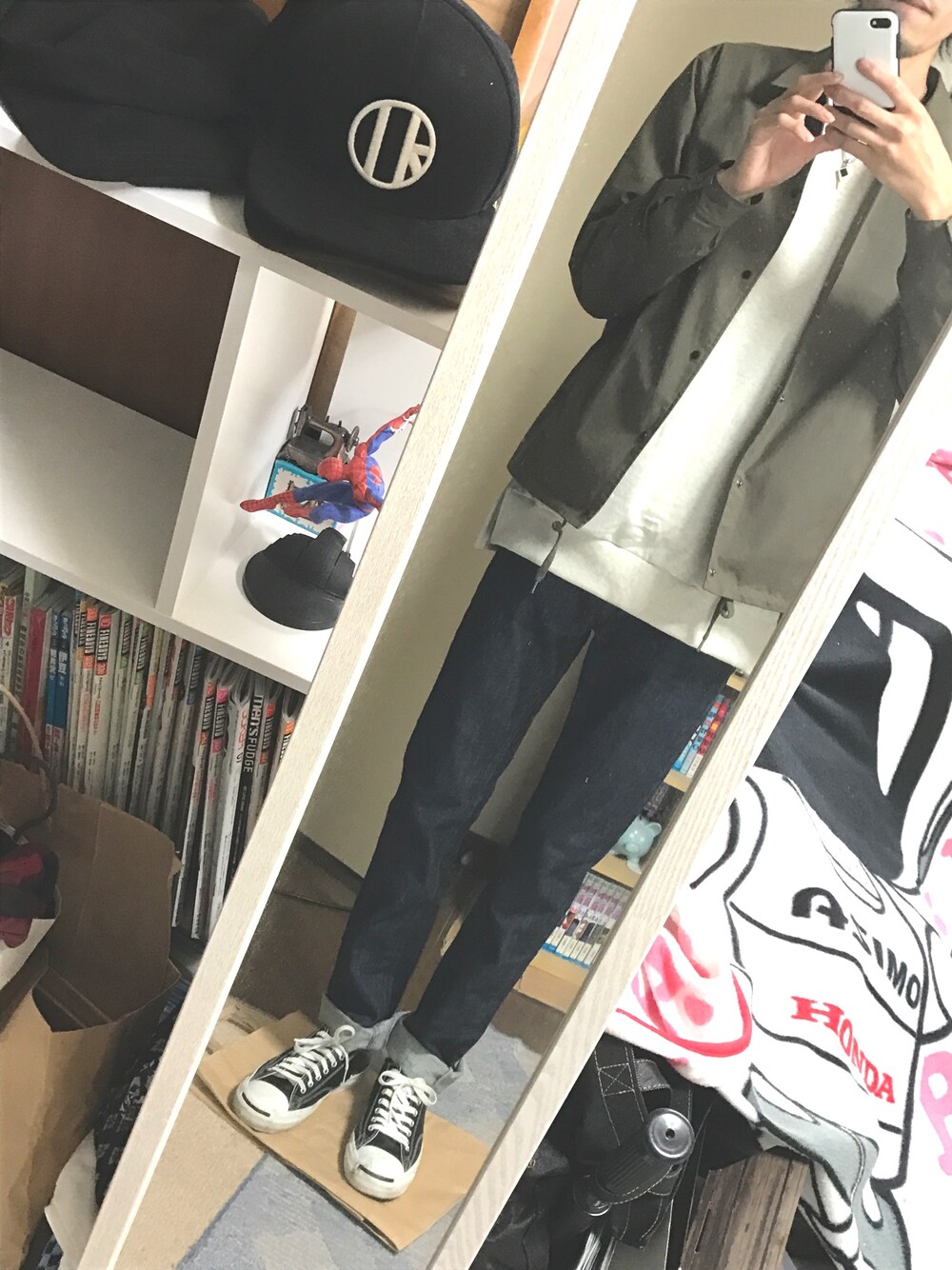 「コーチジャケット、スニーカー、コンバース、ジャックパーセル、デニムパンツ、トレーナー」｜「CONVERSEのCONVERSE (コンバース） LEATHER JACK PURCELL レザージャックパーセル（スニーカー、ブラック系）」を使った、ゆーきさん（メンズ・182cm）の春コーディネートの1枚目の写真