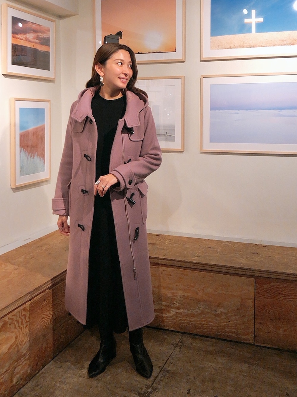「冬コーデ、大人カジュアル、ダッフルコート、LAYMEE、パープル、fashion、ニットワンピース」｜「LAYMEEのCitron duffle coat / シトロンダッフルコート（ダッフルコート、パープル系）」を使った、【Muel Chic】中村沙織さん（レディース・162cm）の冬コーディネートの1枚目の写真