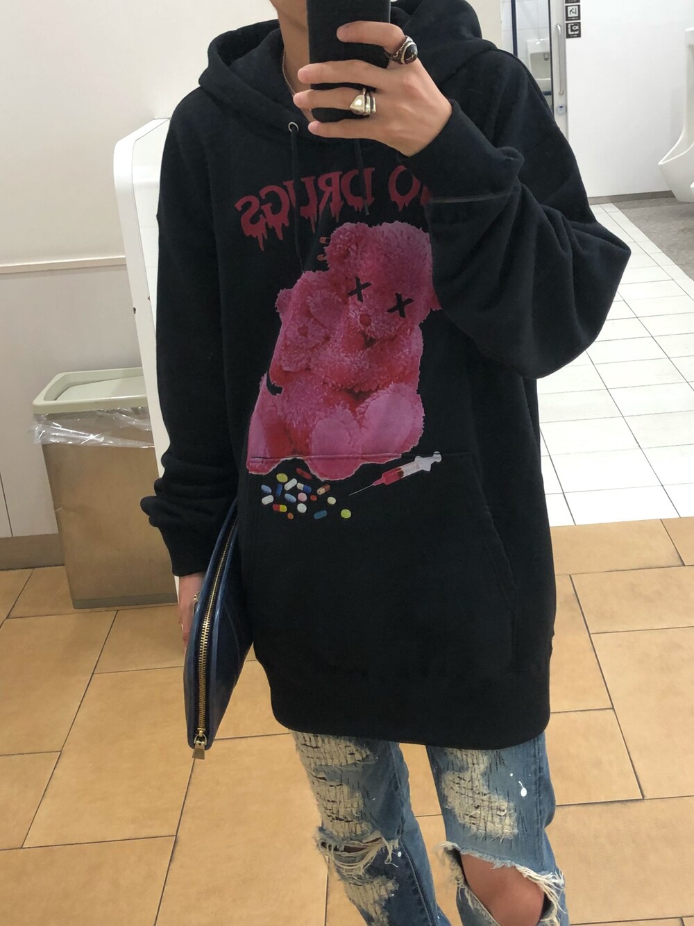 「ストリート、WRouge、VANQUISH、ロック」｜「WRougeのアイテム（パーカー、ブラック系）」を使った、拓さん（メンズ・174cm）の秋コーディネートの1枚目の写真