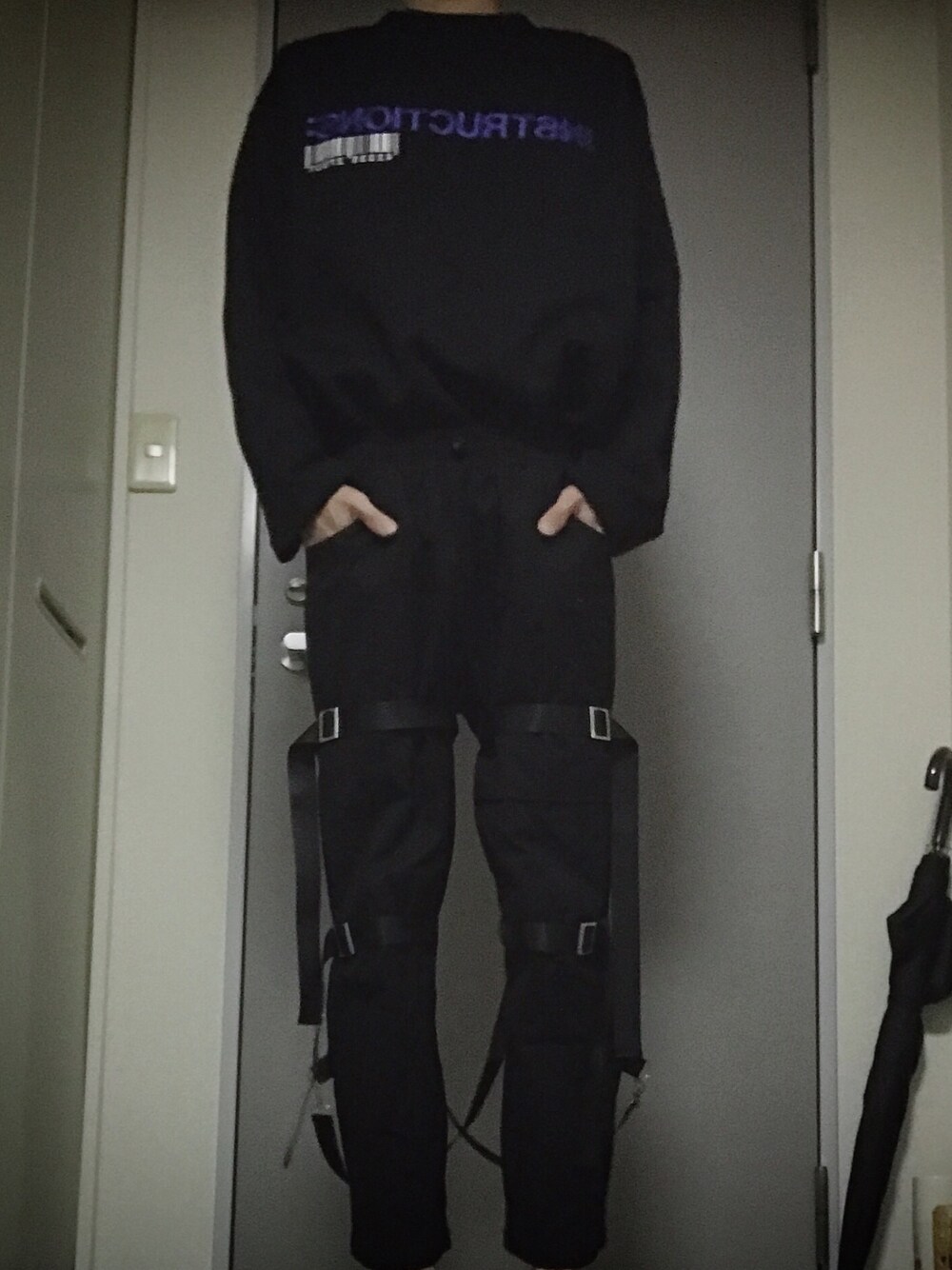 「Iovekillerのアイテム（その他パンツ、ブラック系）」を使った、かねたわさん（メンズ・184cm）の春コーディネートの1枚目の写真
