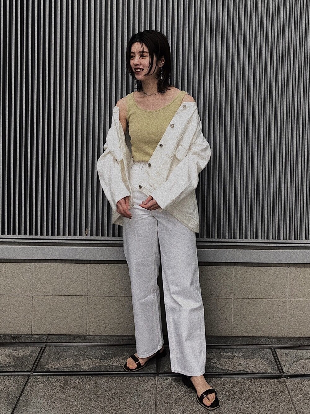 AVAN LILYのデニムジャケットを使った人気ファッションコーディネート 