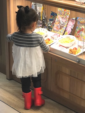 「長靴コーデ」｜「アイテム（レインシューズ）」を使った、RIUさん（キッズ・80cm）の春コーディネート