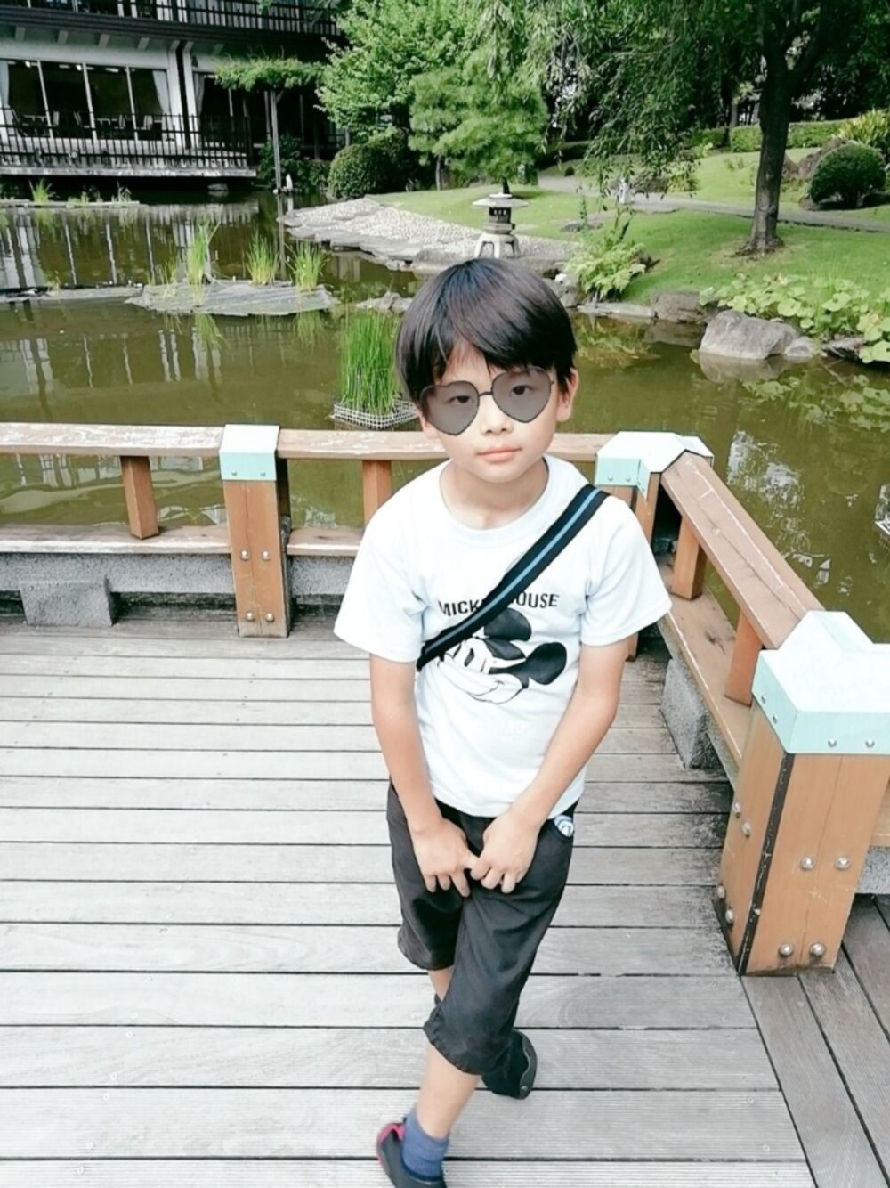 「初投稿、gap kids、キッズコーデ、男の子コーデ、しまむら、原宿、韓国ファッション、ミッキー、f4f、ドラフトしまむら」｜「adidasの【adidas / アディダス】　ムント　ハンズフリー　ワンショルダー　47985（ボディバッグ/ウエストポーチ、ブルー系）」を使った、USA😇さん（キッズ・130cm）の秋コーディネートの1枚目の写真