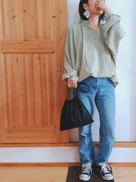 「おおぶりピアス」｜「アイテム（シャツ/ブラウス）」を使った、サボ子さん（レディース・153cm）の春コーディネート