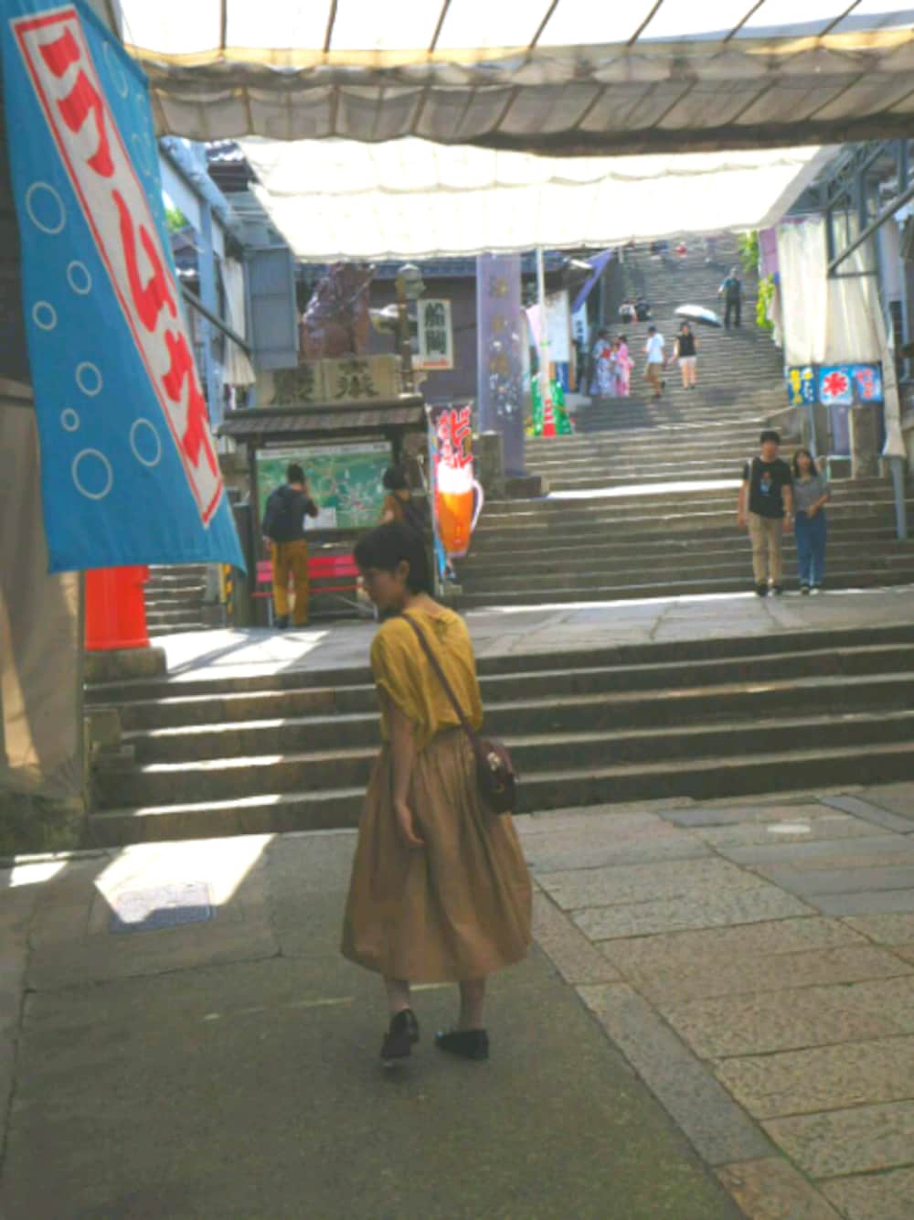 「こんぴらさん、金刀比羅宮、階段、香川県、旅行、真夏日」｜「chambre de charmeのcdc ◇ベルギーリネン　くしゅ袖ブラウス◇（シャツ/ブラウス、イエロー系）」を使った、ボブさん（レディース・153cm）の秋コーディネートの1枚目の写真