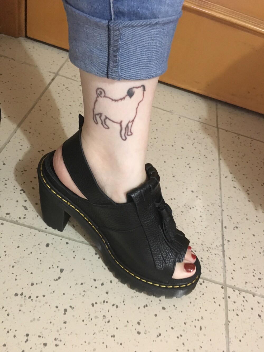 「Dr. Martensのアイテム（パンプス、ブラック系）」を使った、Mantha1125andreyさん（レディース・166cm）の冬コーディネートの1枚目の写真