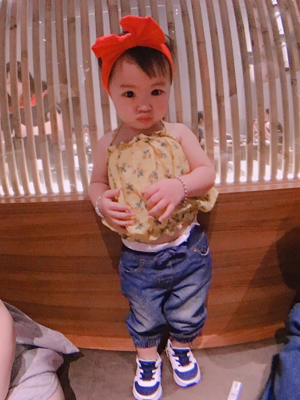 「babygirl 」｜「H&Mのアイテム（デニムパンツ、ブルー系）」を使った、Mantha1125andreyさん（レディース・80cm）の冬コーディネートの1枚目の写真