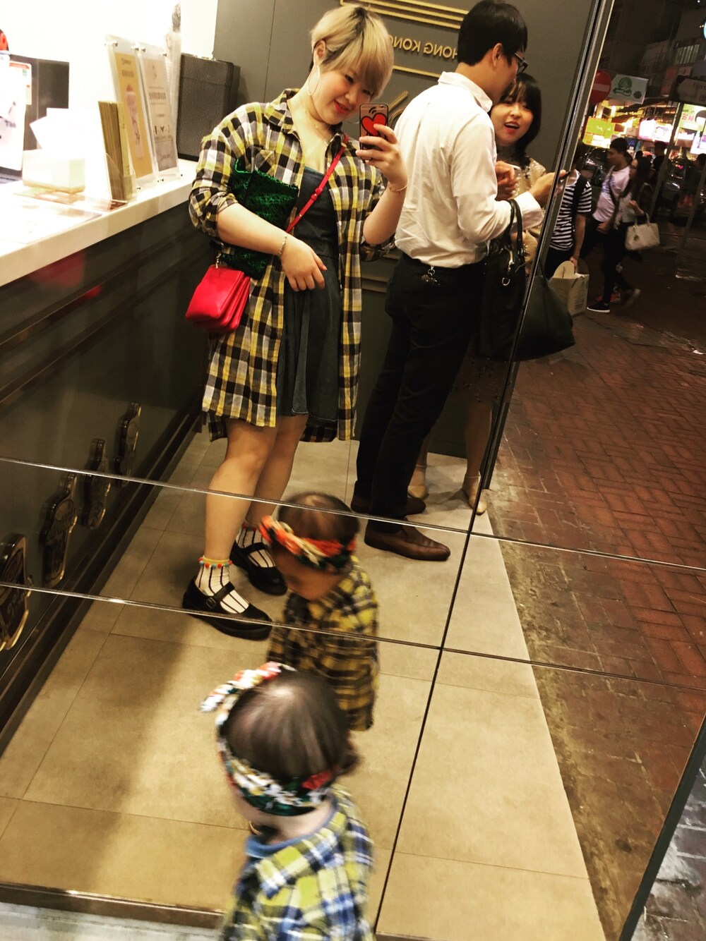 「Mong Kok」｜「Dr. Martensのアイテム（バレエシューズ、ブラック系）」を使った、Mantha1125andreyさん（レディース・166cm）の冬コーディネートの1枚目の写真
