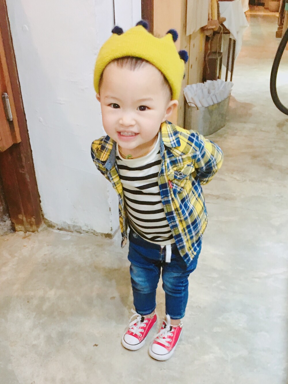 「kids、中性」｜「Levi's kid'sのアイテム（シャツ/ブラウス、イエロー系）」を使った、Mantha1125andreyさん（キッズ・80cm）の冬コーディネートの1枚目の写真