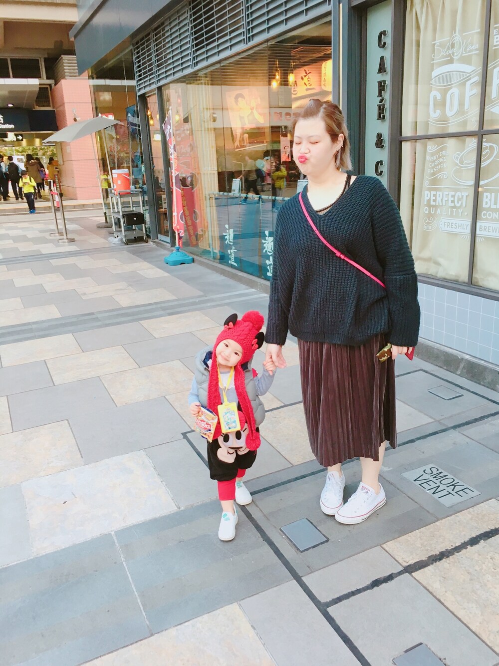 「CONVERSEのアイテム（スリッポン、ホワイト系）」を使った、Mantha1125andreyさん（レディース・166cm）の冬コーディネートの1枚目の写真