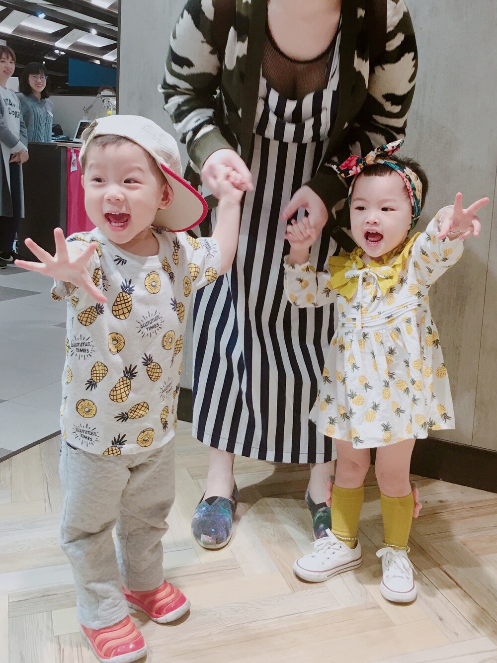 「kids、pineapple、lovely」｜「UNKNOWN.のアイテム（ワンピース、その他）」を使った、Mantha1125andreyさん（レディース・166cm）の春コーディネートの1枚目の写真