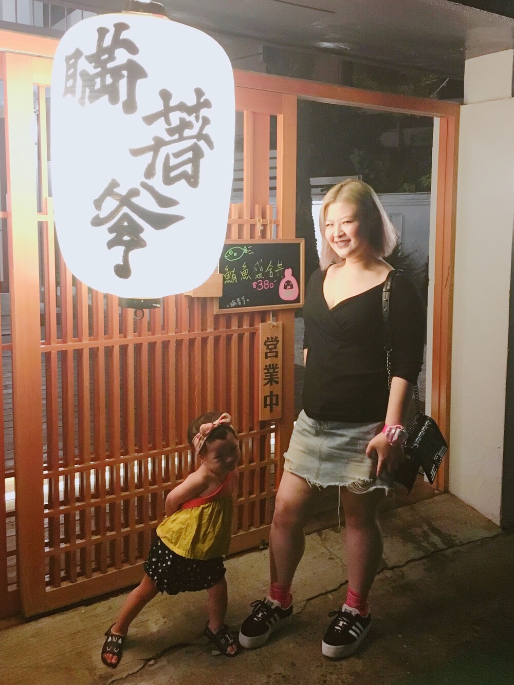 「CHANELのアイテム（ショルダーバッグ、ブラック系）」を使った、Mantha1125andreyさん（レディース・166cm）の春コーディネートの1枚目の写真