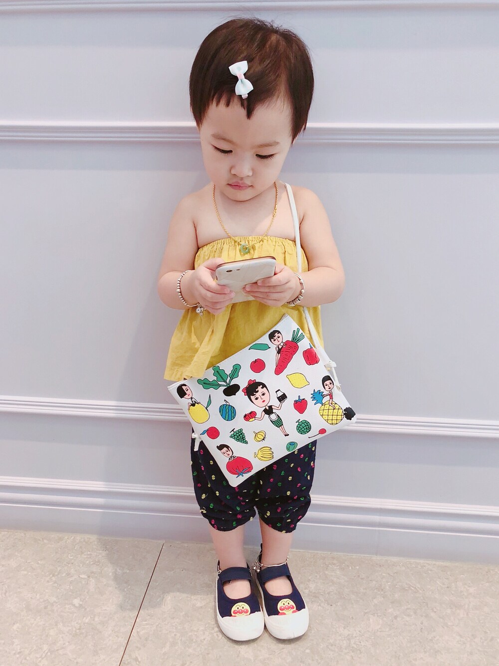 「UNKNOWN.のアイテム（チノパンツ、ブルー系）」を使った、Mantha1125andreyさん（キッズ・90cm）の夏コーディネートの1枚目の写真