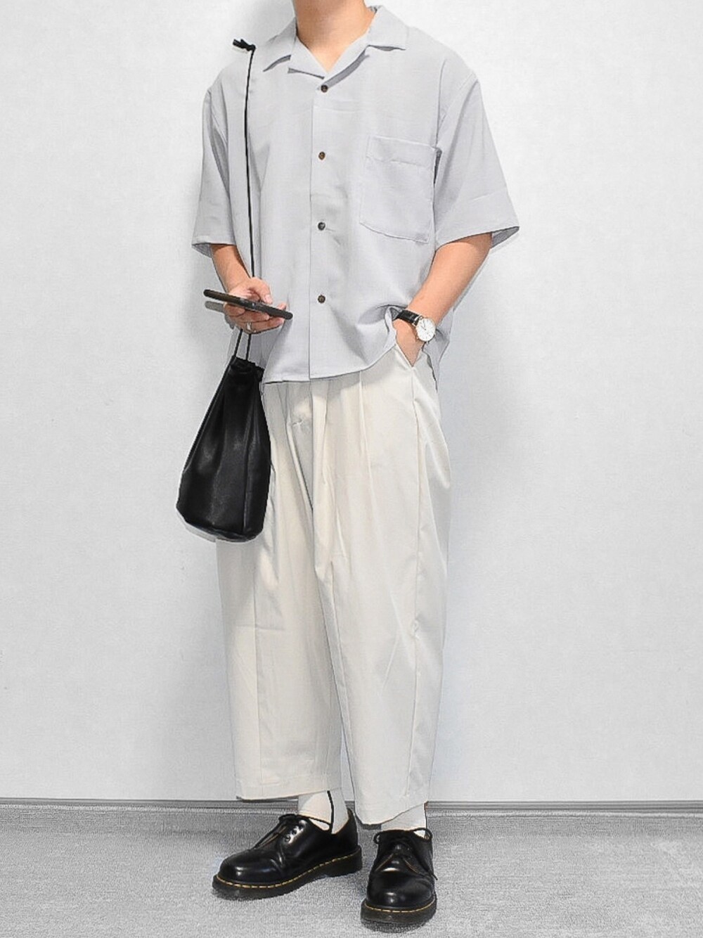 「シャツ好き集まれ、夏コーデ、シンプルコーデ、キレイめ、オープンカラーシャツ、ワイドパンツ、革靴、remer、EMMA  CLOTHES、おしゃれさんと繋がりたい」｜「EMMA CLOTHESのブライトポプリンリラックスオープンカラーシャツ Poplin Open Collar Shirt(1/2 Sleeve)（シャツ/ブラウス、グレー系）」を使った、takuさん（メンズ・164cm）の夏コーディネートの1枚目の写真