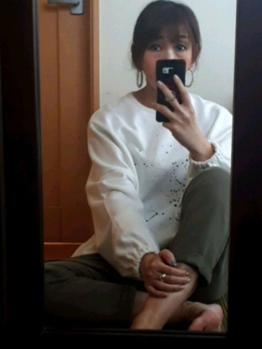 「カジュアルコーデ、スウェット、おうちファッション、おしゃれさんと繋がりたい、ZARA、UN3D.、ホワイト、プチプラミックス」｜「UN3D.のアートペイントバルーンスエット（スウェット、ホワイト系）」を使った、.A.さん（レディース・163cm）の春コーディネートの1枚目の写真