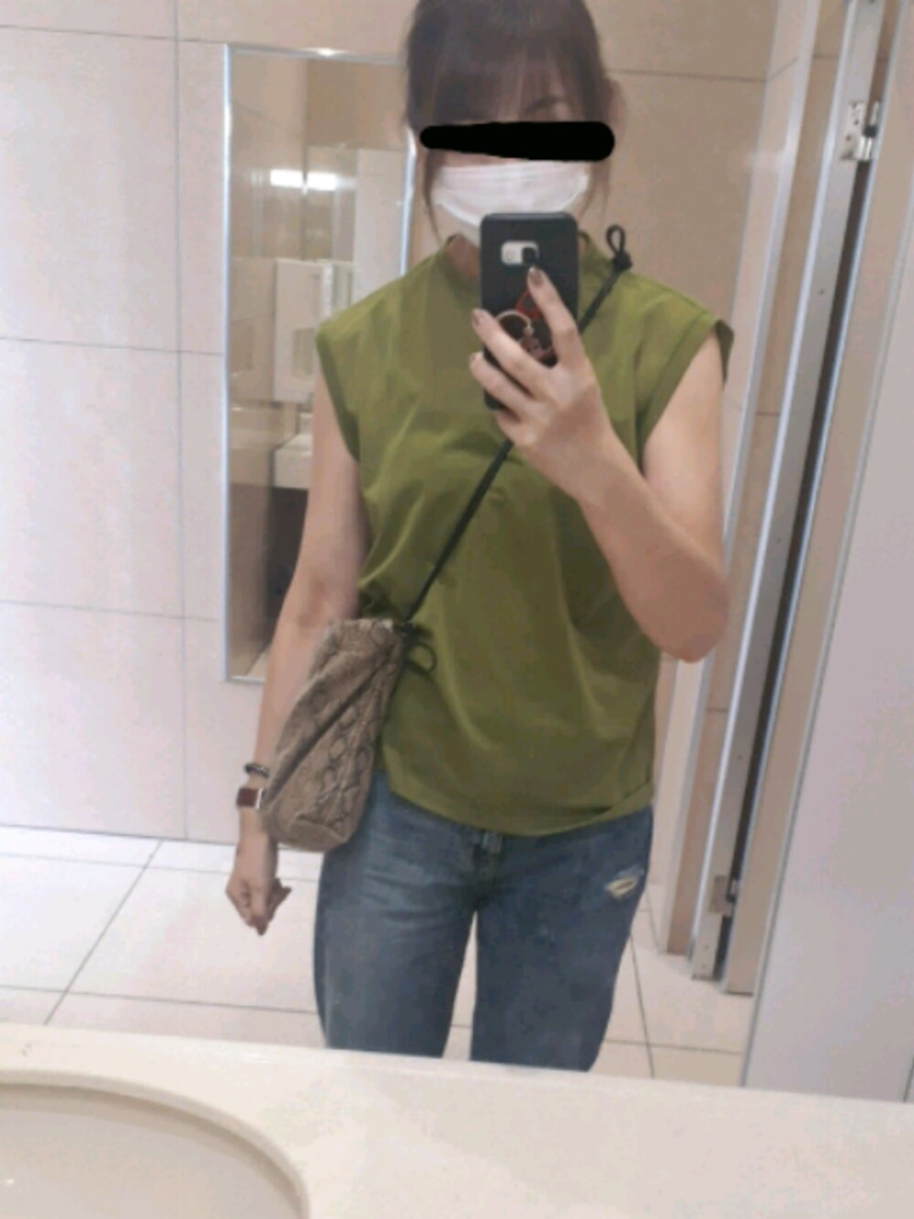 「夏、シンプル、ノースリーブ、タンクトップ、シアー、カジュアルコーデ、ビタミンカラー、グリーン、AMERI」｜「AmeriのMEDI USEFUL SHEER TANK（Tシャツ/カットソー、グリーン系）」を使った、.A.さん（レディース・163cm）の夏コーディネートの1枚目の写真