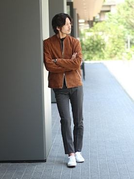 「ホワイトスニーカー」｜「アイテム（ライダースジャケット）」を使った、EDIFICE PR/SHINGOさん（メンズ・174cm）の夏コーディネート