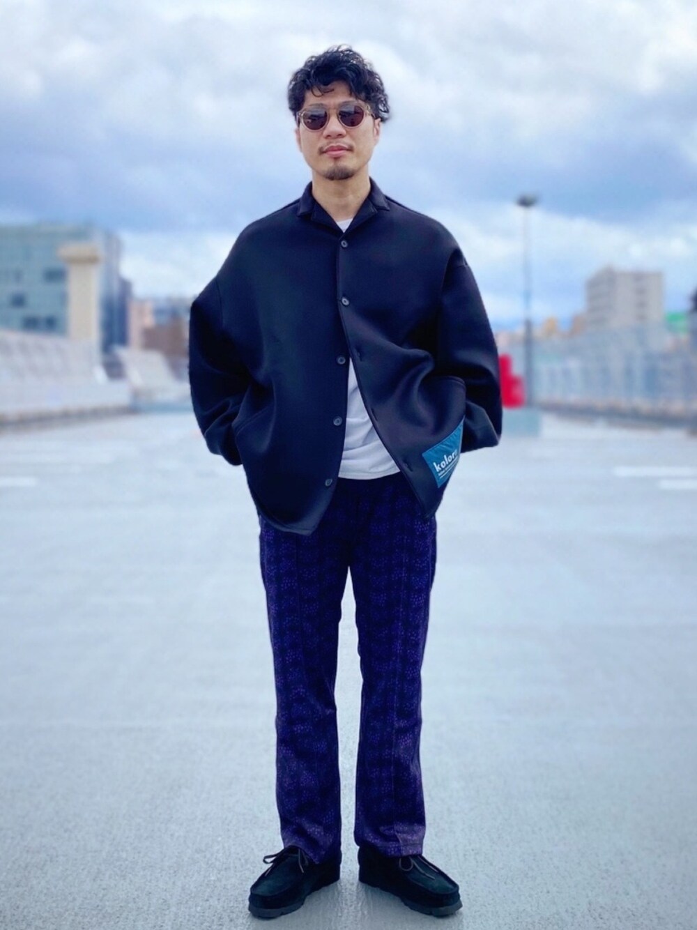 「kolor、NEEDLES、clarks、BEAMS、カジュアル、おしゃれさんと繋がりたい、サングラス」｜「kolorのアイテム（ジャケット/アウター、ブラック系）」を使った、ryusuke7masudaさん（メンズ・171cm）の夏コーディネートの1枚目の写真