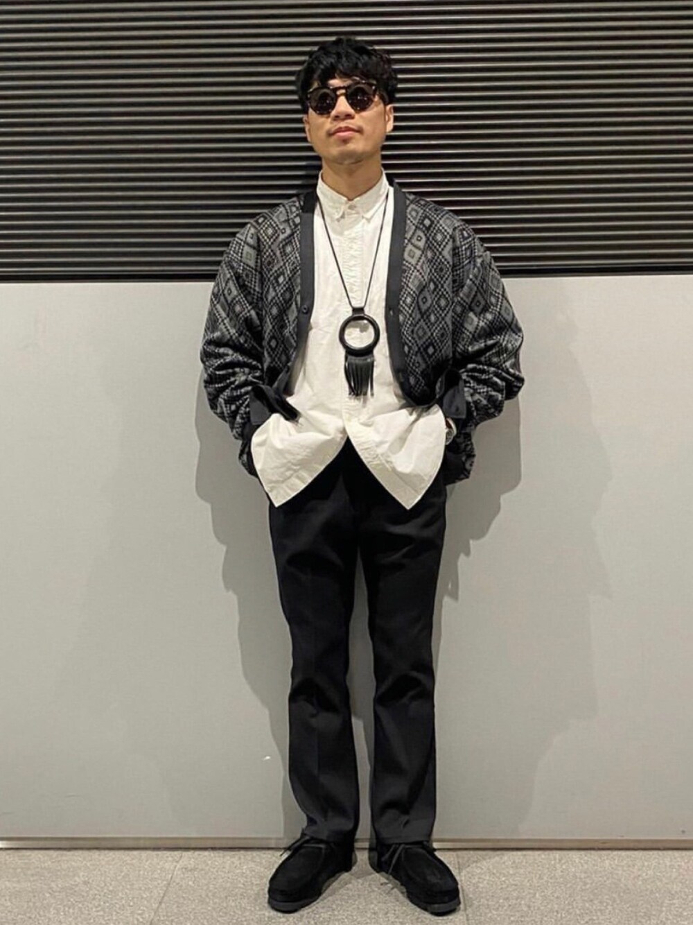 「crescioni、Wrangler、BEAMS、clarks、秋コーデ、ootd、オーバーサイズ、モノトーン、カジュアルコーデ」｜「BEAMSのBEAMS / へビーオックス イージー ボタンダウンシャツ（シャツ/ブラウス、ホワイト系）」を使った、ryusuke7masudaさん（メンズ・171cm）の秋コーディネートの1枚目の写真