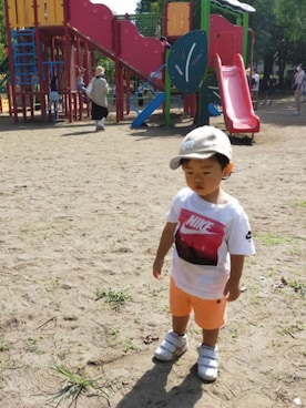 「ASICS（アシックス）のasics アシックス ファブレファーストSL3 (12-135) TUF123 0195 ホワイト/CPGL（スニーカー）」を使った、akikiさん（キッズ・80cm）の秋コーディネート