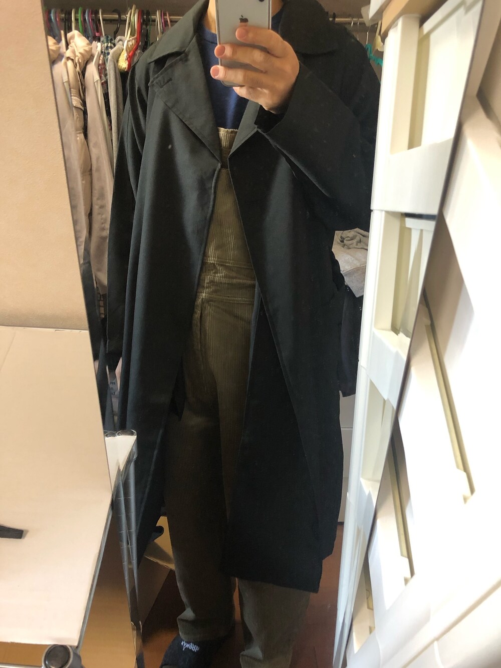 「FREAK'S STOREのアイテム（サロペット/オーバーオール、グレー系）」を使った、りゅさん（メンズ・178cm）の冬コーディネートの1枚目の写真