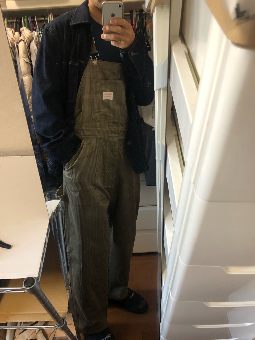 「FREAK'S STOREのアイテム（サロペット/オーバーオール、グレー系）」を使った、りゅさん（メンズ・178cm）の冬コーディネートの1枚目の写真