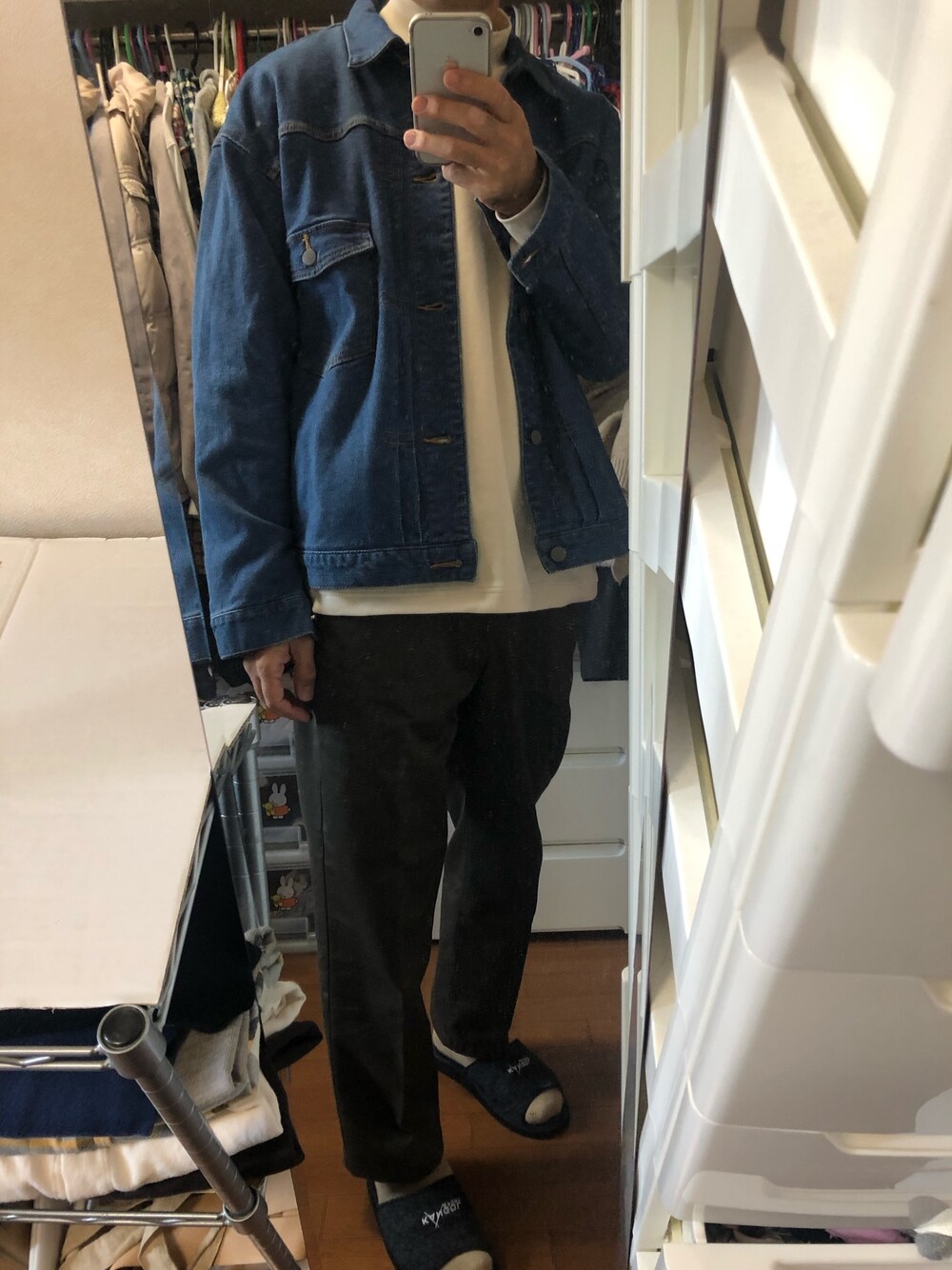 「UNIQLOのアイテム（チノパンツ、グリーン系）」を使った、りゅさん（メンズ・178cm）の冬コーディネートの1枚目の写真