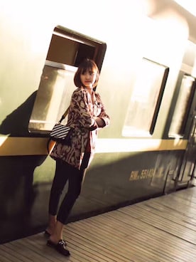 「GIVENCHY（ジバンシイ）のアイテム（スリッポン）」を使った、Cya燕丽さん（レディース・165cm）の秋コーディネート