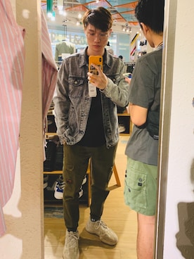 「PULL&BEAR（プルアンドベア）のアイテム（デニムジャケット）」を使った、FokesThomasさん（メンズ・174cm）の冬コーディネート