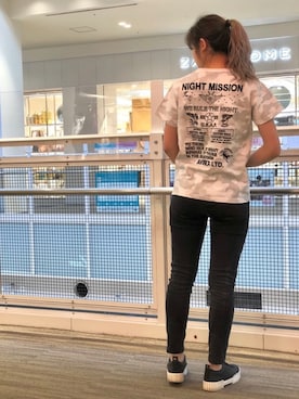 「AVIREX（アヴィレックス）のエンブロイダリー ティーシャツ 刺繍/ EMBROIDERED T-SHIRT（Tシャツ/カットソー）」を使った、yさん（レディース・167cm）の春コーディネート