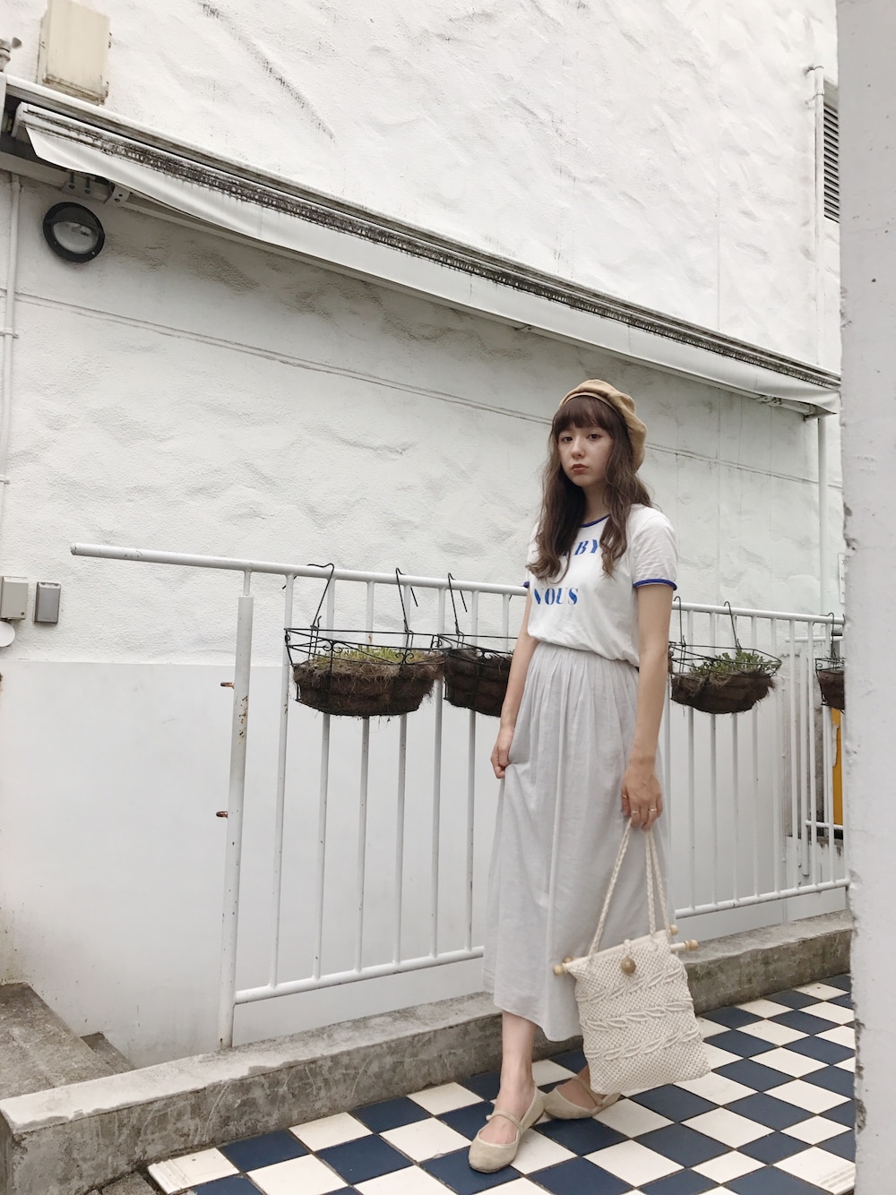 「夏、トリムTシャツ、マキシスカート、ヴィンテージ、ヴィンテージバッグ、バレエシューズ、RUBY AND YOU、human woman、Steven Alan」｜「RUBY AND YOUのアイテム（Tシャツ/カットソー、ブルー系）」を使った、AMOさん（レディース・167cm）の夏コーディネートの1枚目の写真