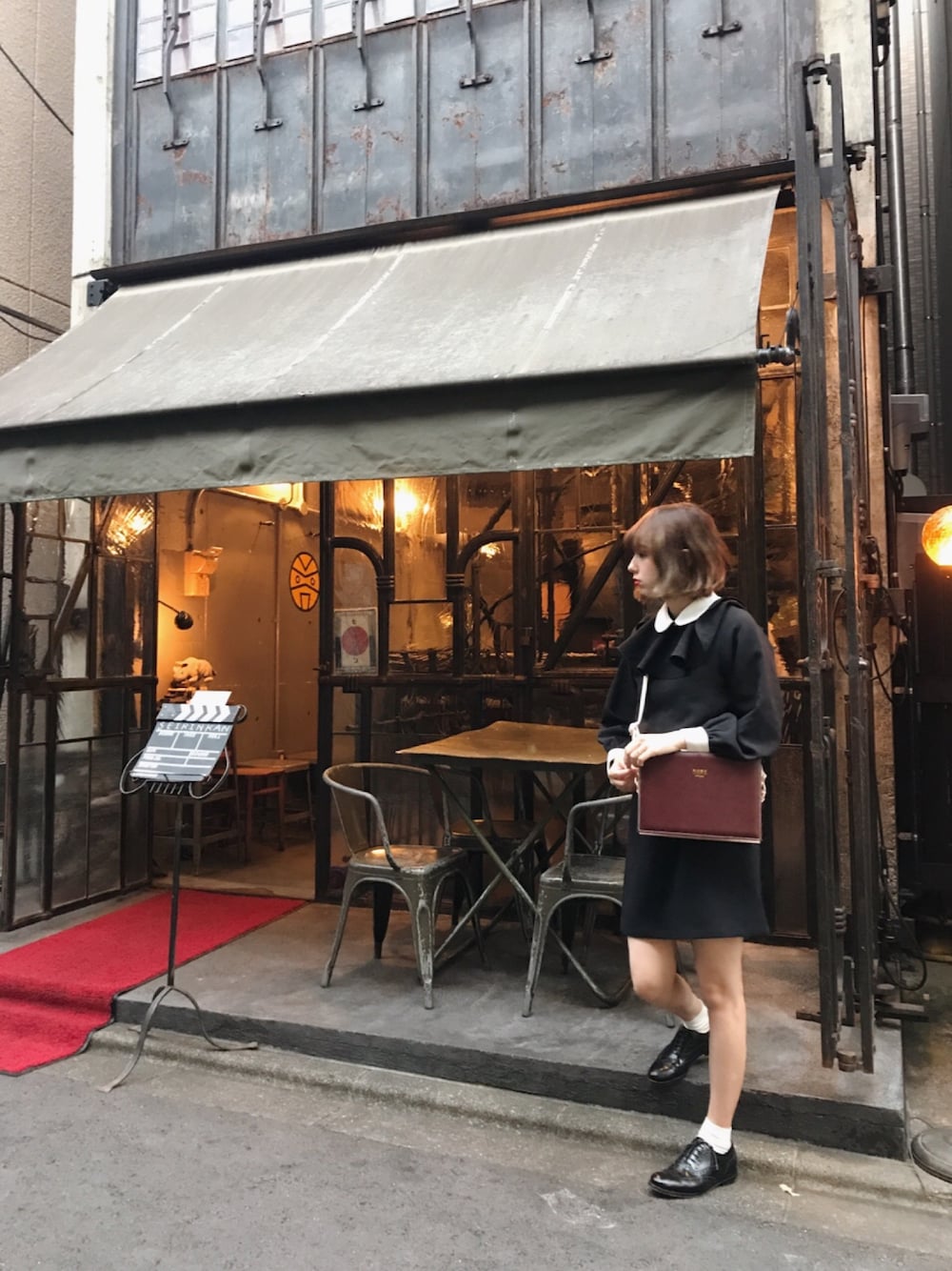 「丸襟、バイカラー、黒ワンピ、ウイングチップ、白ソックス、RUBY AND YOU、church's」｜「RUBY AND YOUのアイテム（ワンピース、ブラック系）」を使った、AMOさん（レディース・167cm）の秋コーディネートの1枚目の写真