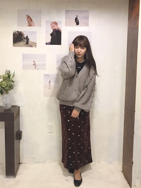 「ベロアスカート」｜「アイテム（バレエシューズ）」を使った、AMOさん（レディース・167cm）の秋コーディネート