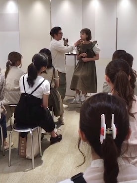 「カーキ×ホワイト」｜「アイテム（サンダル）」を使った、AMOさん（レディース・167cm）の春コーディネート