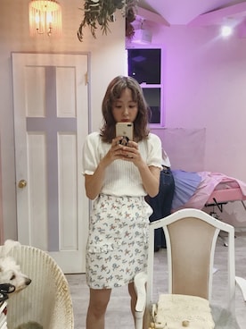 「ミニスカート」｜「アイテム（Tシャツ/カットソー、ホワイト系）」を使った、AMOさん（レディース・167cm）の春コーディネート